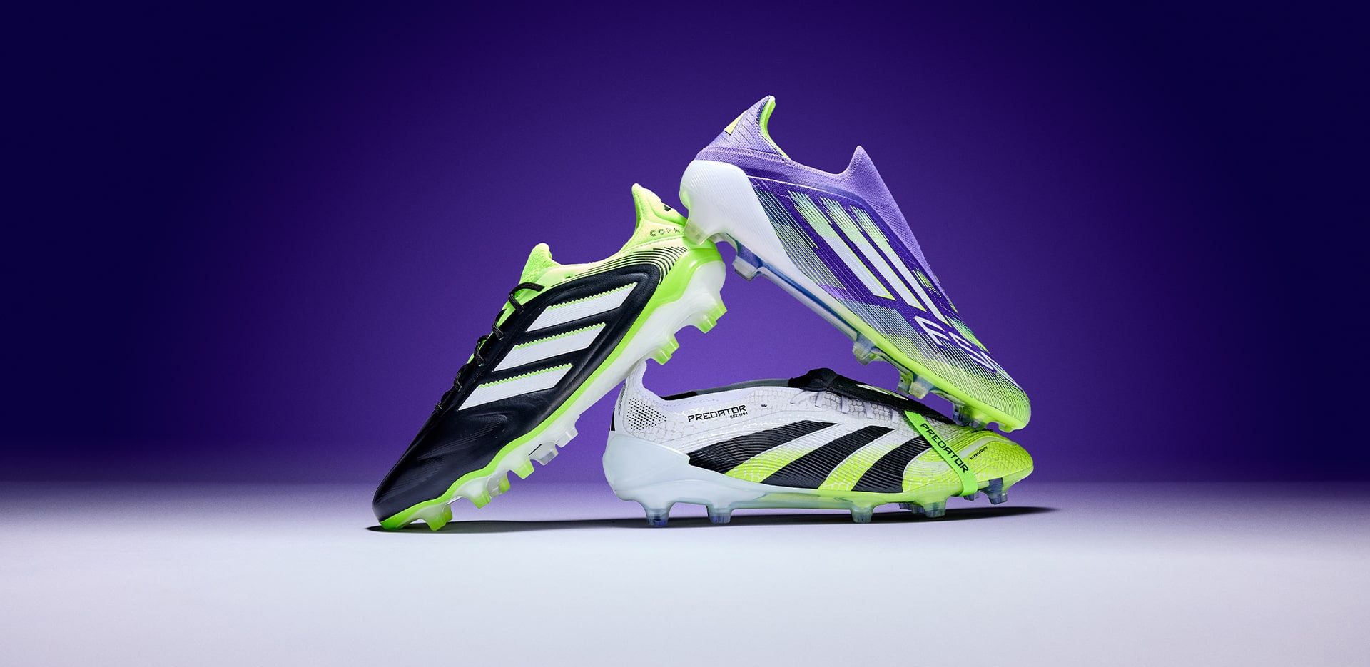 Giày đá bóng Adidas