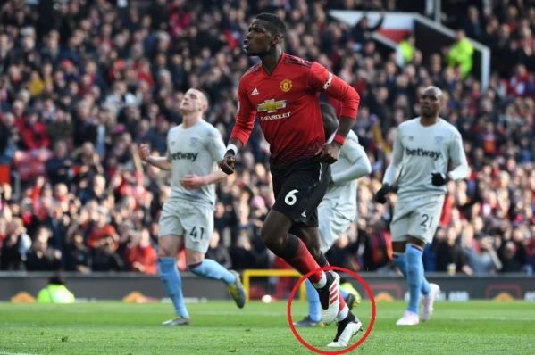 Mẫu Predator 19 với phối màu trắng đỏ đen trên chân siêu sao Paul Pogba