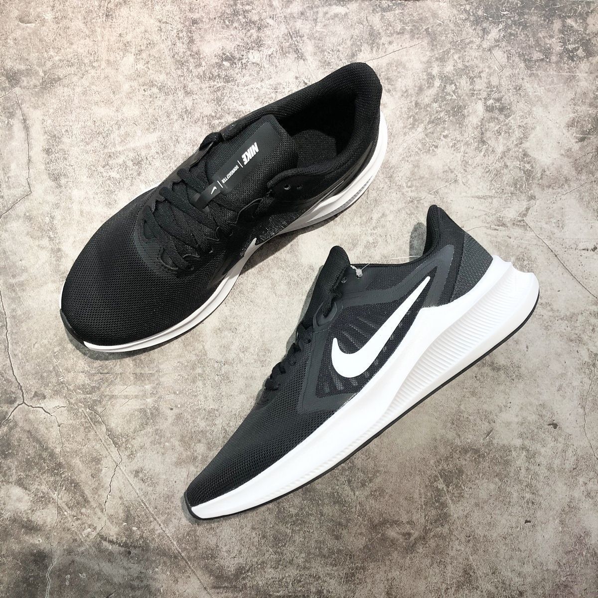 Nike Downshifter 10 - Đen/trắng