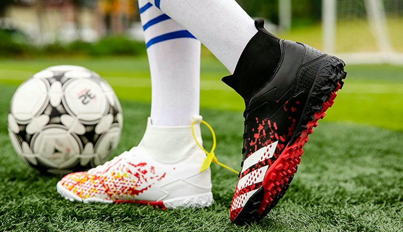 Giày đá bóng cổ cao adidas