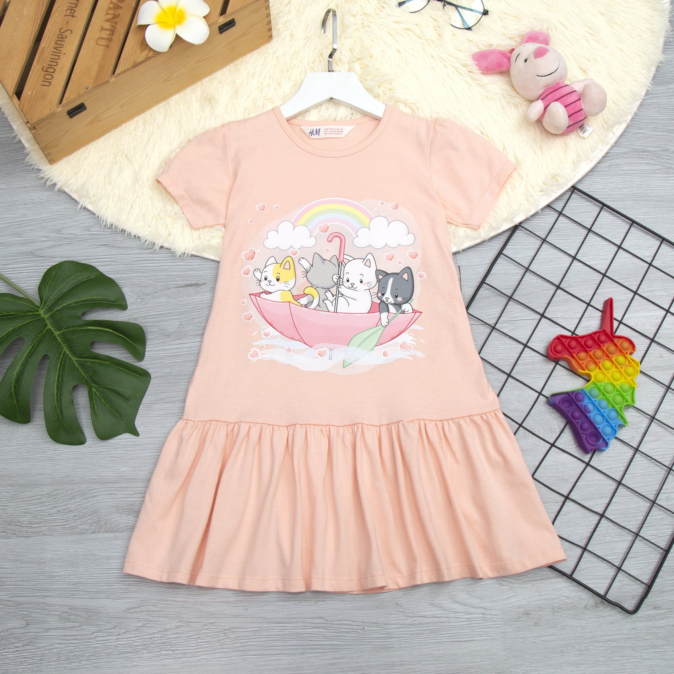 váy hồng nhạt kitty