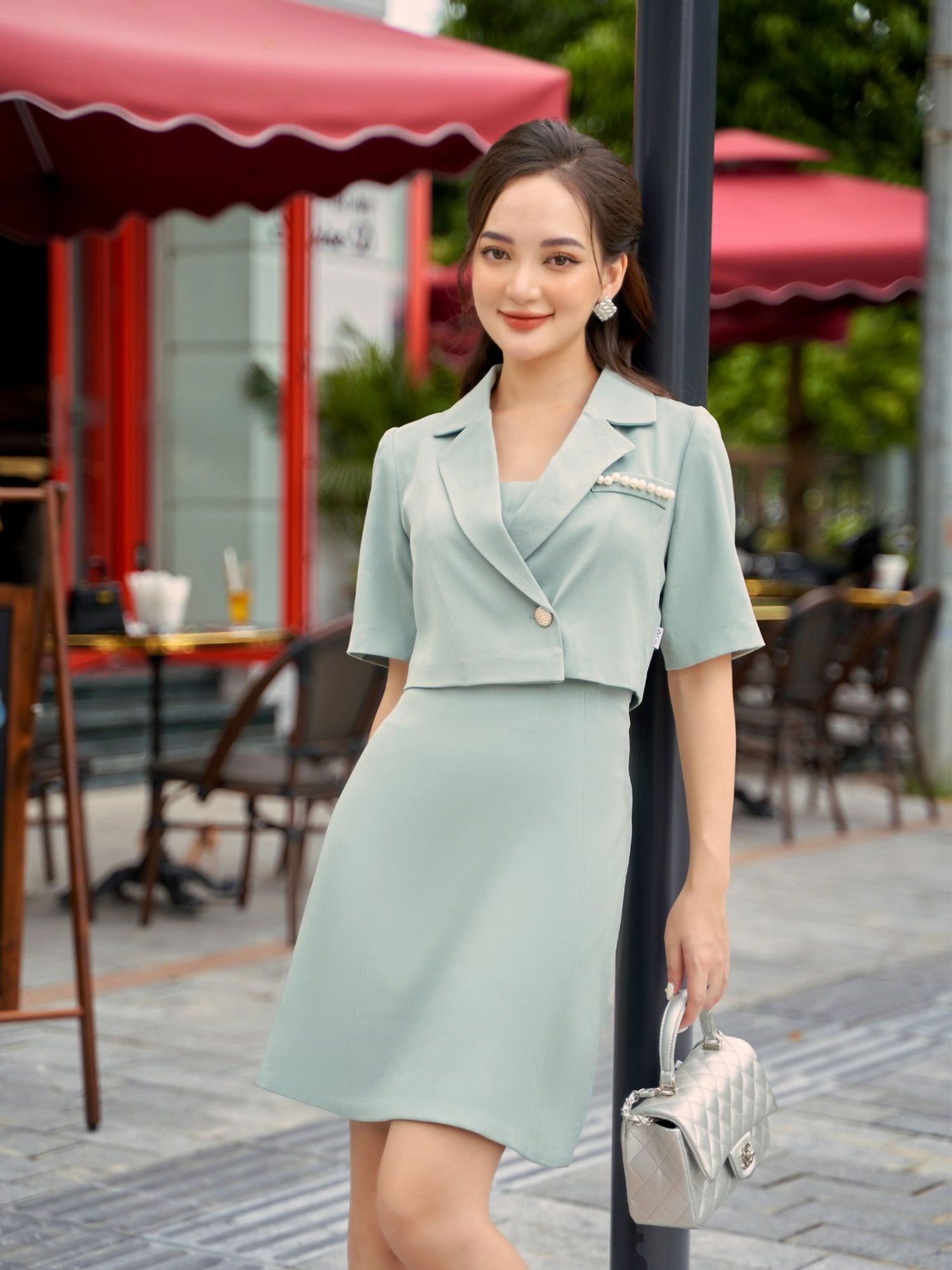 Đầm xanh pastel nhã nhặn