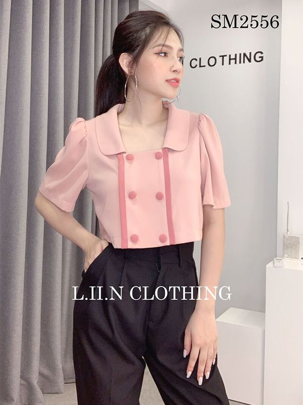 Áo hồng croptop cổ vuông phối cúc