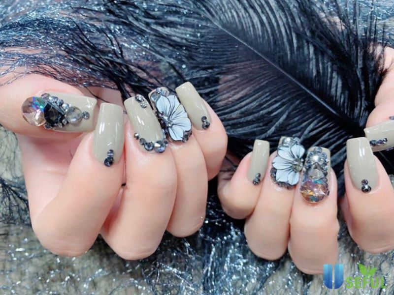 Mẫu nail cô dâu cầu kỳ