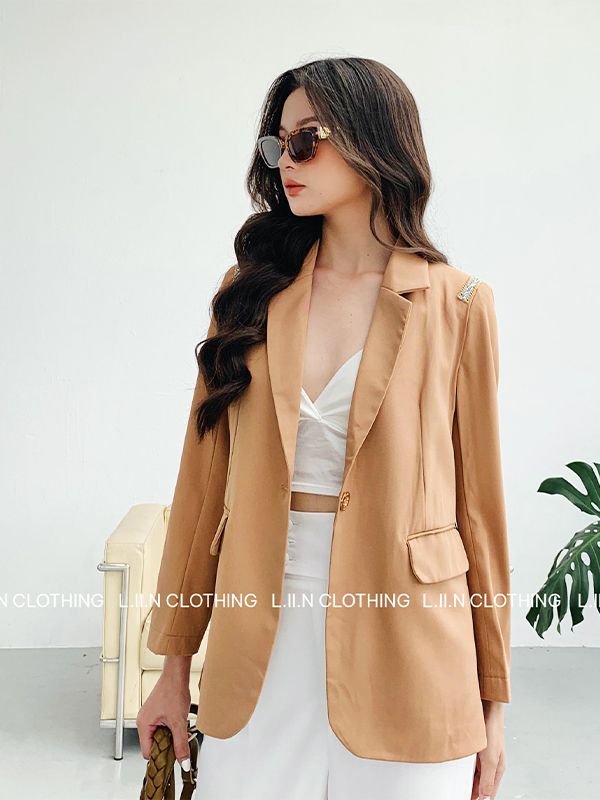 Áo blazer phối cùng với quần jean/ quần dài