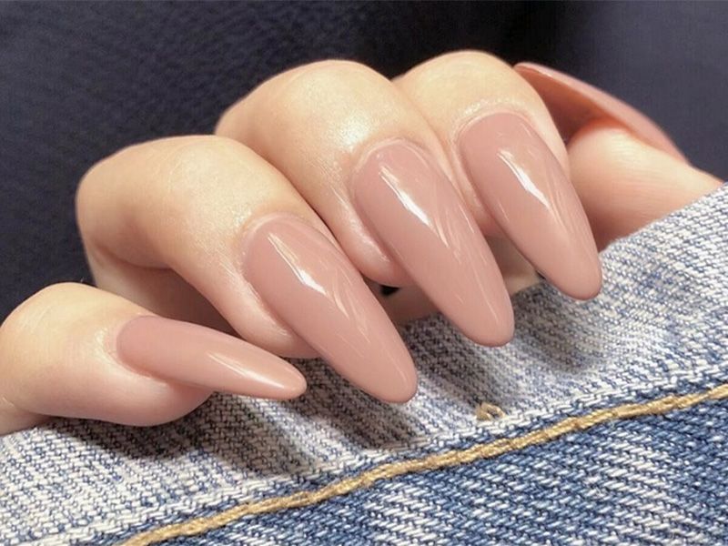 Nail nude móng nhọn đơn giản