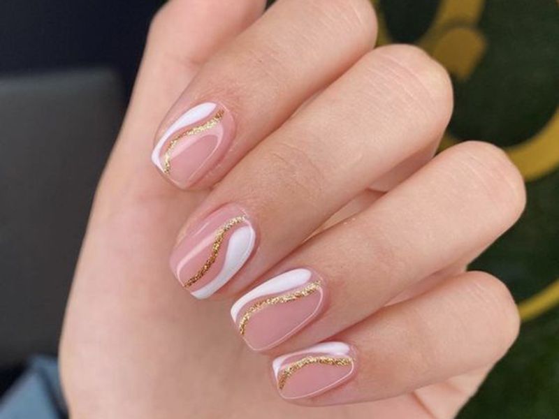 Nail họa tiết đơn giản khi đi làm