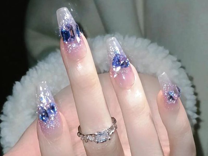 Mẫu nail dự tiệc đính đá sang trọng