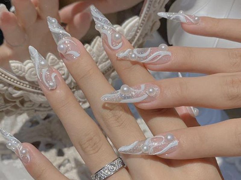 Những mẫu nail đính ngọc trai trang nhã cho ngày cưới - Ngọc Trai Đen