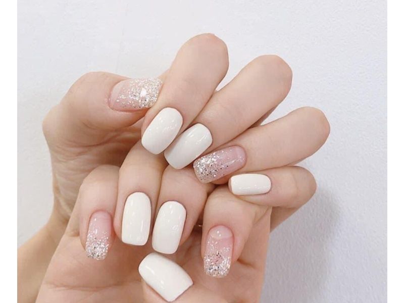 Mẫu nail trắng sữa pha hồng