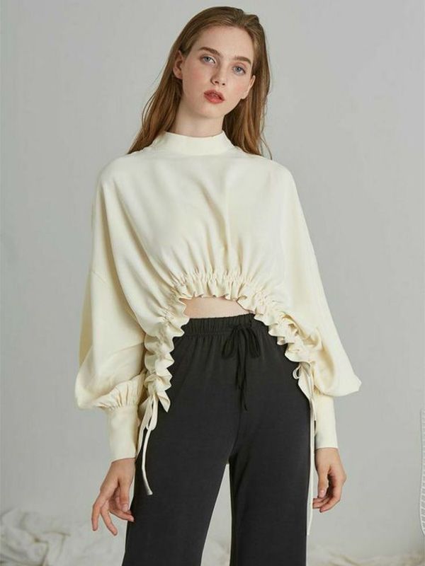 Áo croptop tay dài mix với quần culottes