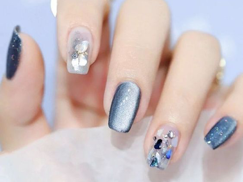 Nail đơn giản đính đá tinh xảo