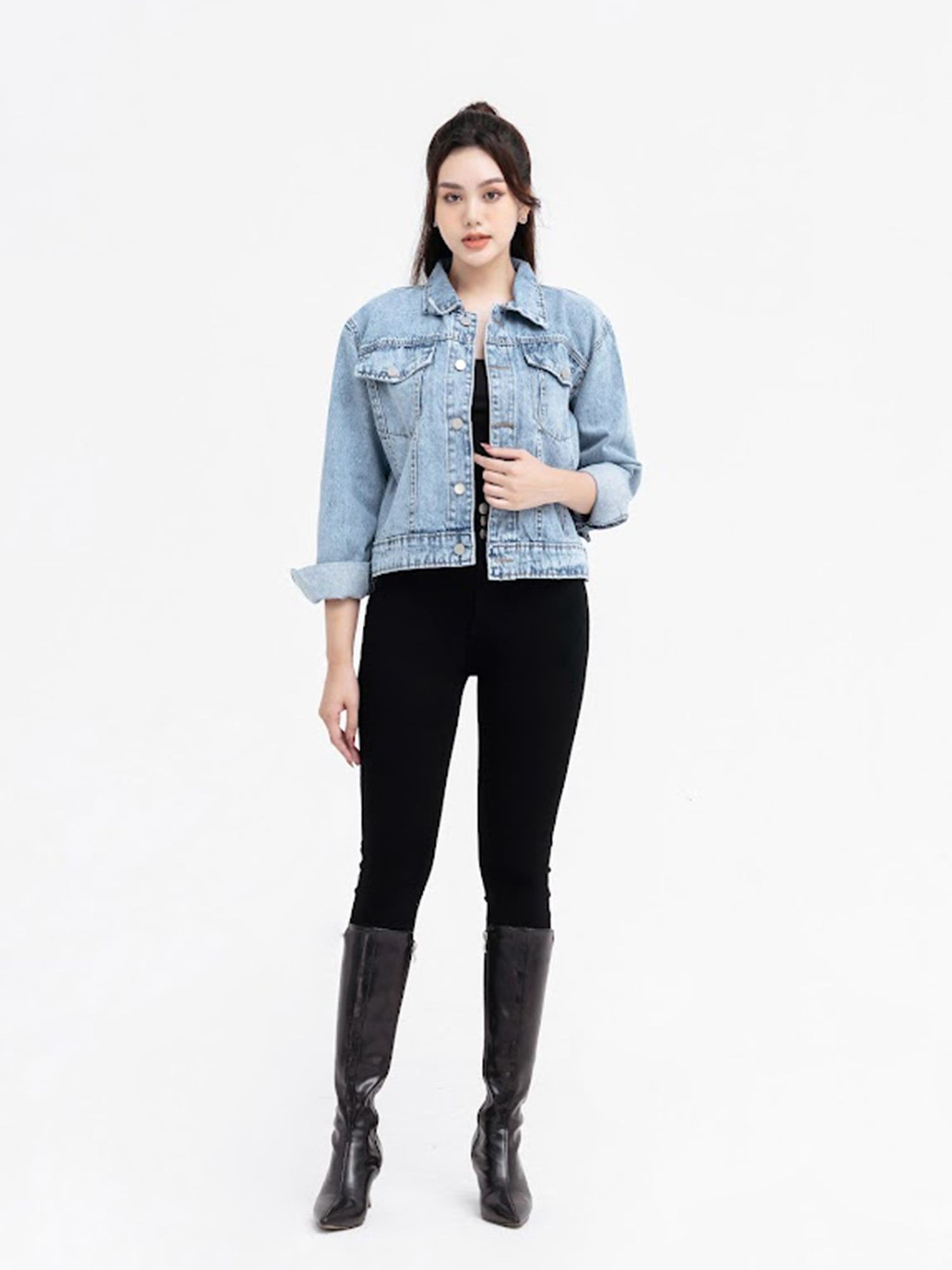 Áo khoác jeans phong cách năng động, trẻ trung