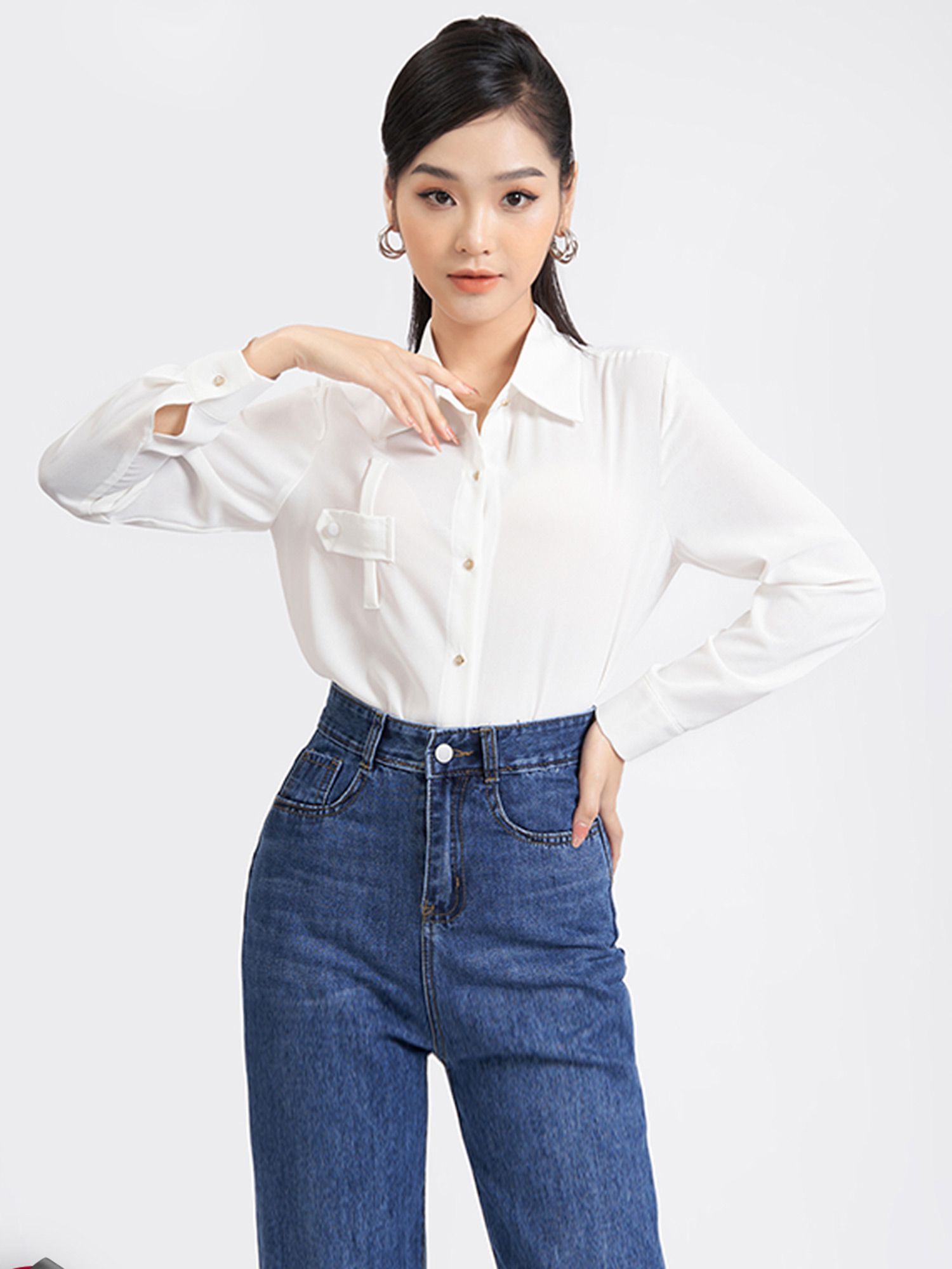 Mẫu jeans ống côn có chiều dài, rộng vừa phải