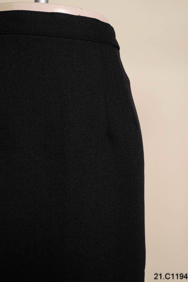 Chân váy midi đen đính nút - YV LE & CO