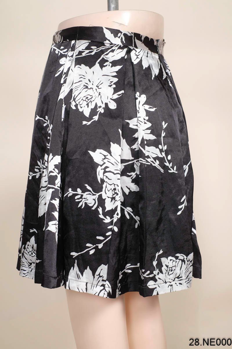 Chân váy xếp ly trắng họa tiết hoa to CV04-40 | Thời trang công sở K&K  Fashion