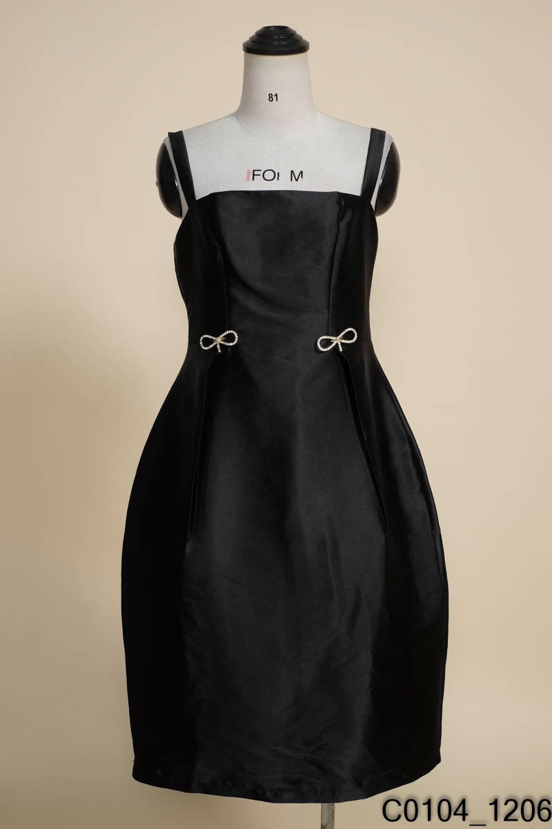 Cho thuê váy đen ngắn hai dây trắng FLANE – Hizu Dress Up