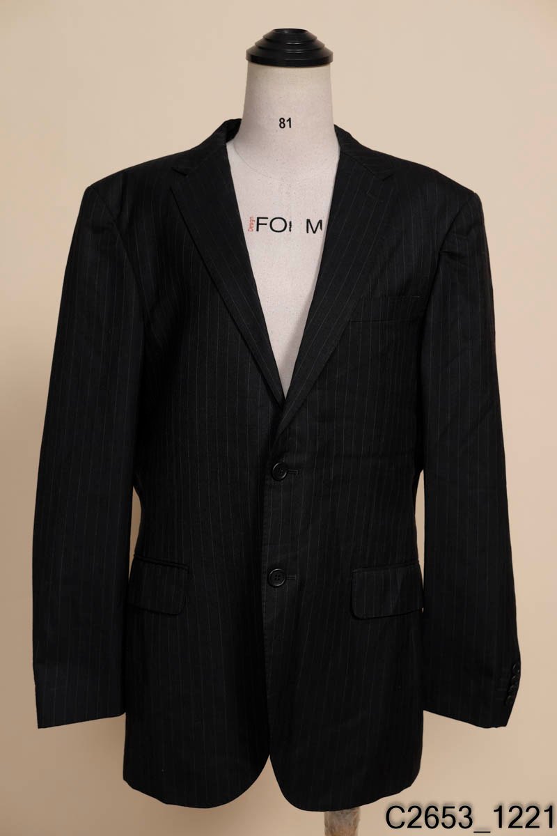 Vest đen cà vạt màu gì? Bí quyết thời trang Thomas Nguyen