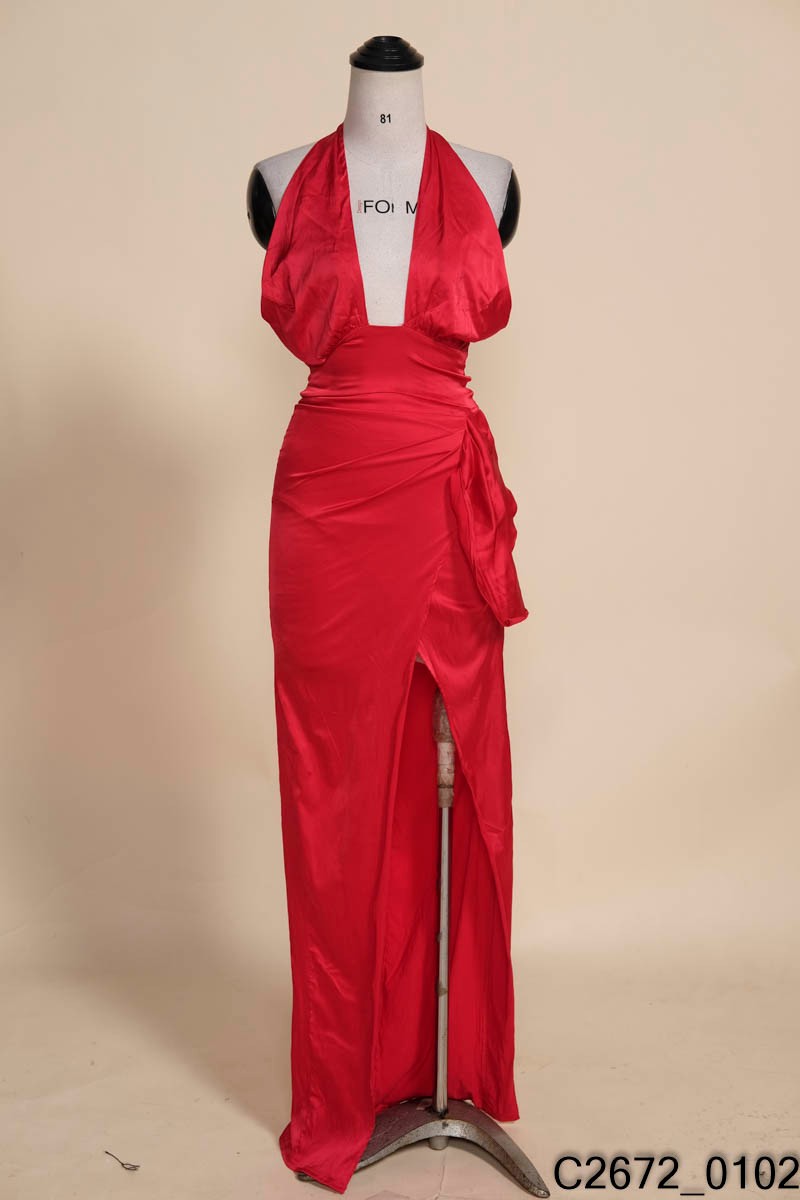 Váy yếm đỏ dáng ngắn khoét lưng - Đầm, váy nữ | ThờiTrangNữ.vn