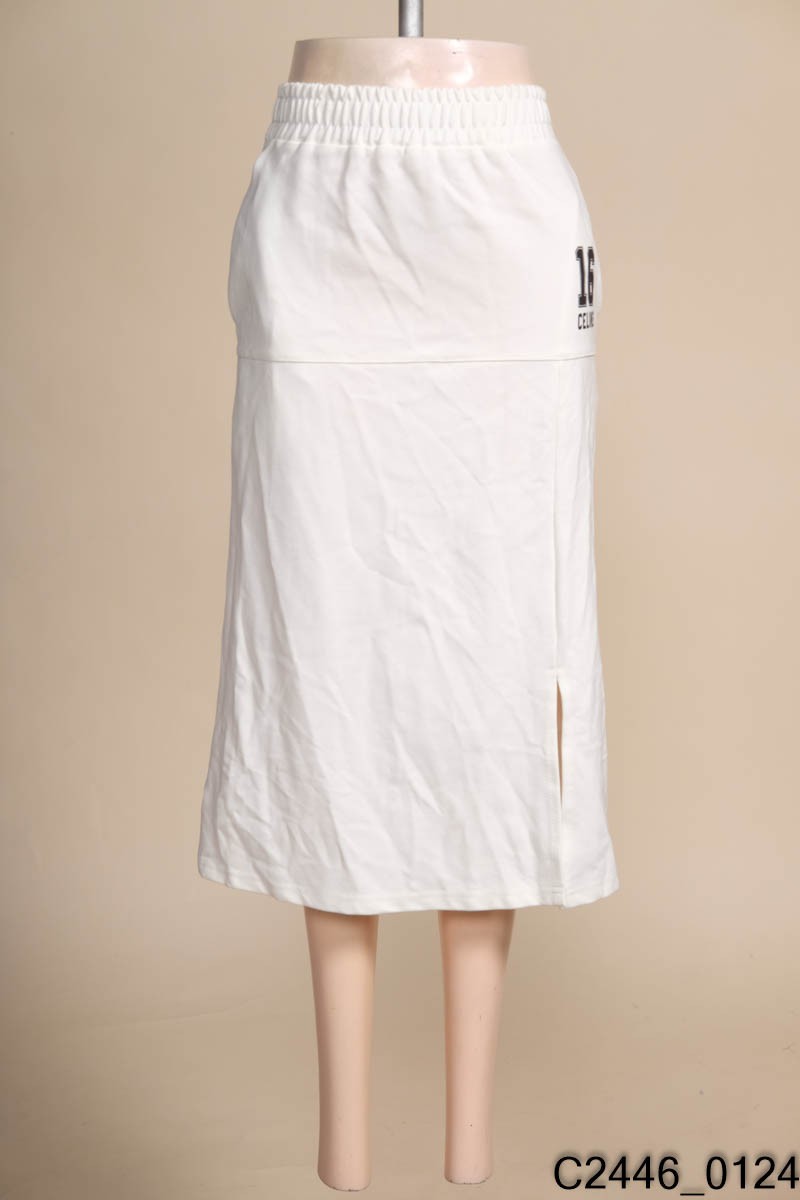 áo phông đen chữ trắng + chân váy trắng chữ A | Thời trang, Thời trang nữ,  Quần áo