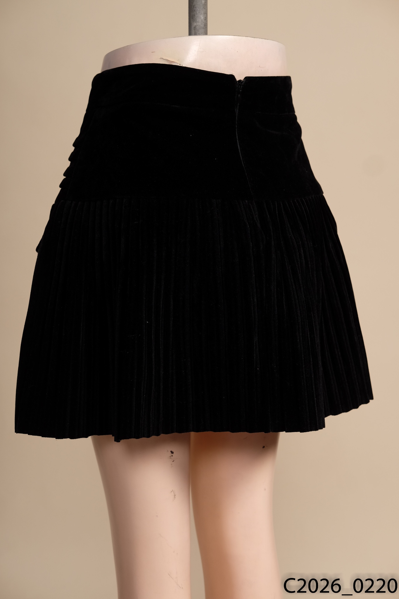 Chân váy nhung Chanel dáng ngắn hoạ tiết logo đính hạt | Chân Váy