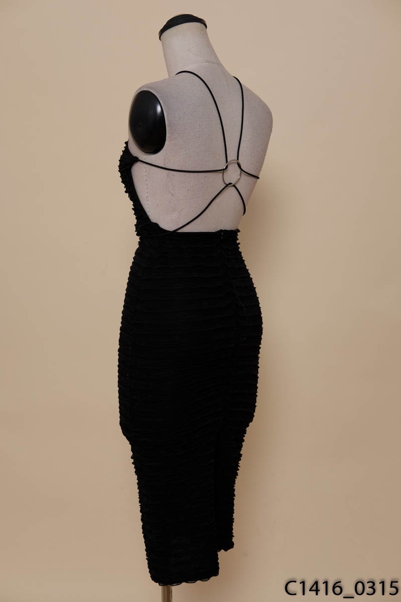 Đầm ôm màu đen dây ngọc trước ngực - C4067