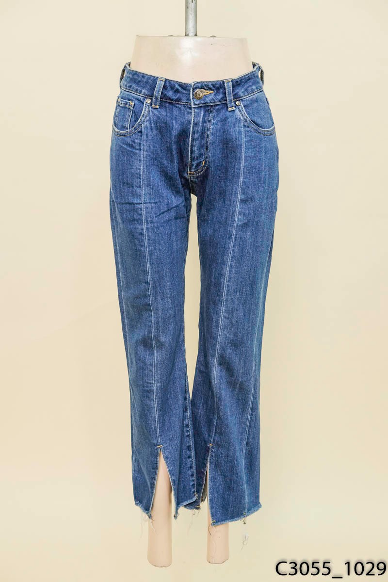 Quần jeans loe xẻ gấu