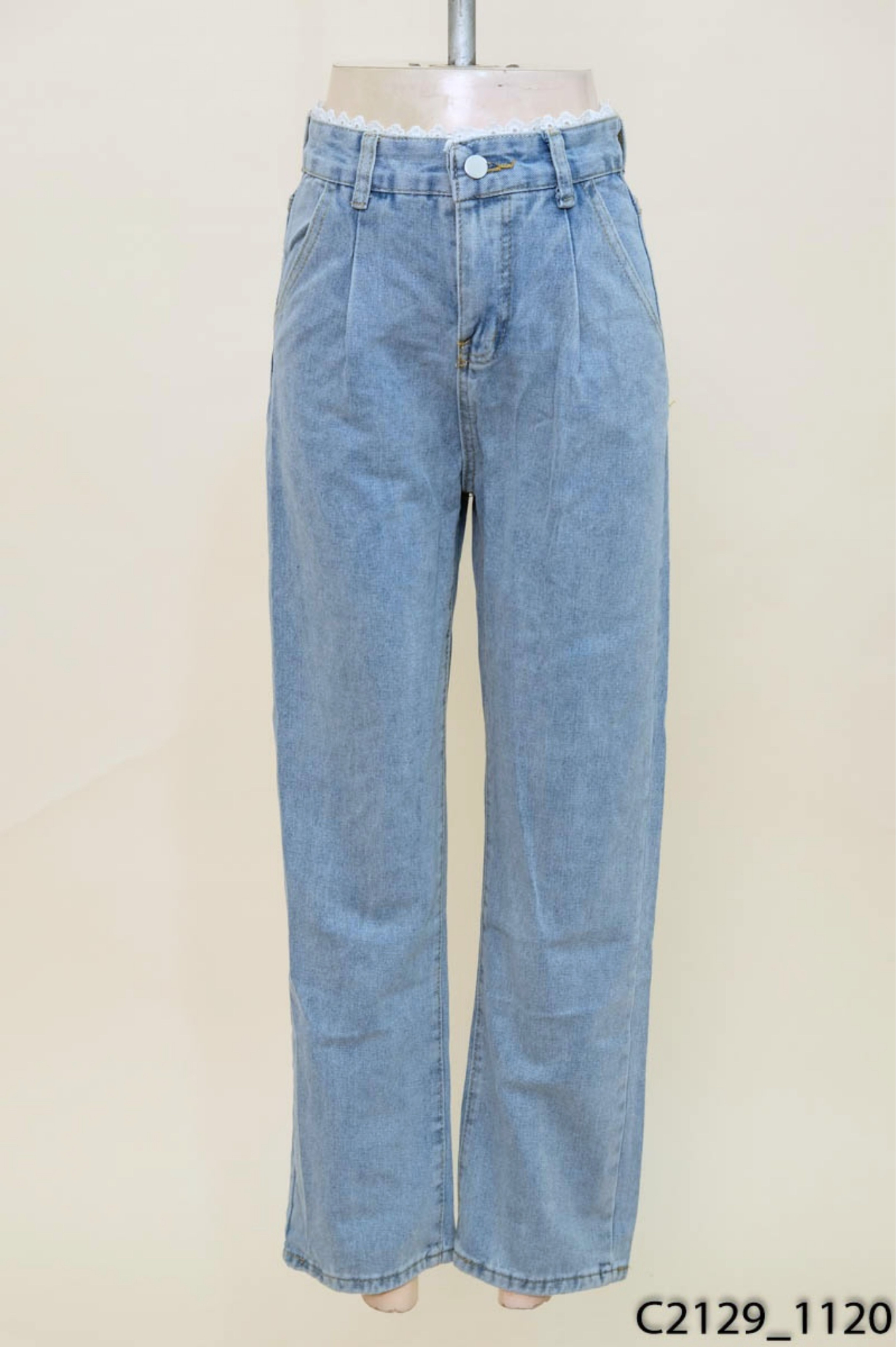 Quần jeans xanh viền ren