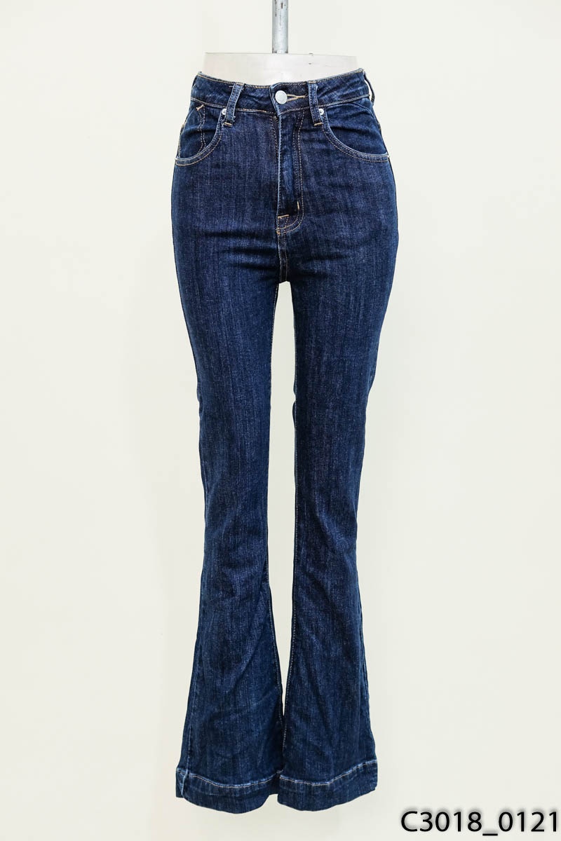 Quần jeans xanh ống loe