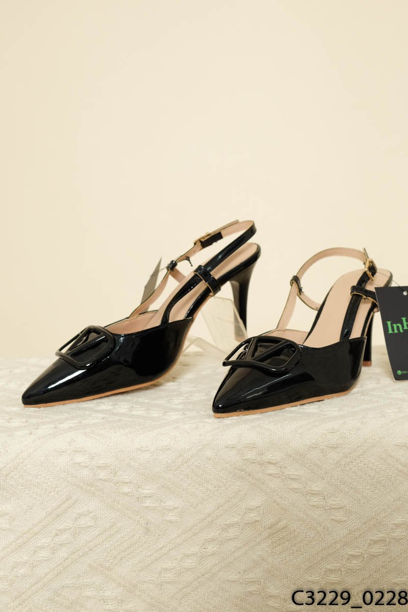 Giày cao gót đen slingback