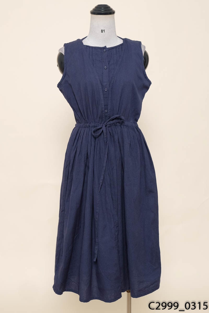 Đầm linen xanh sát nách