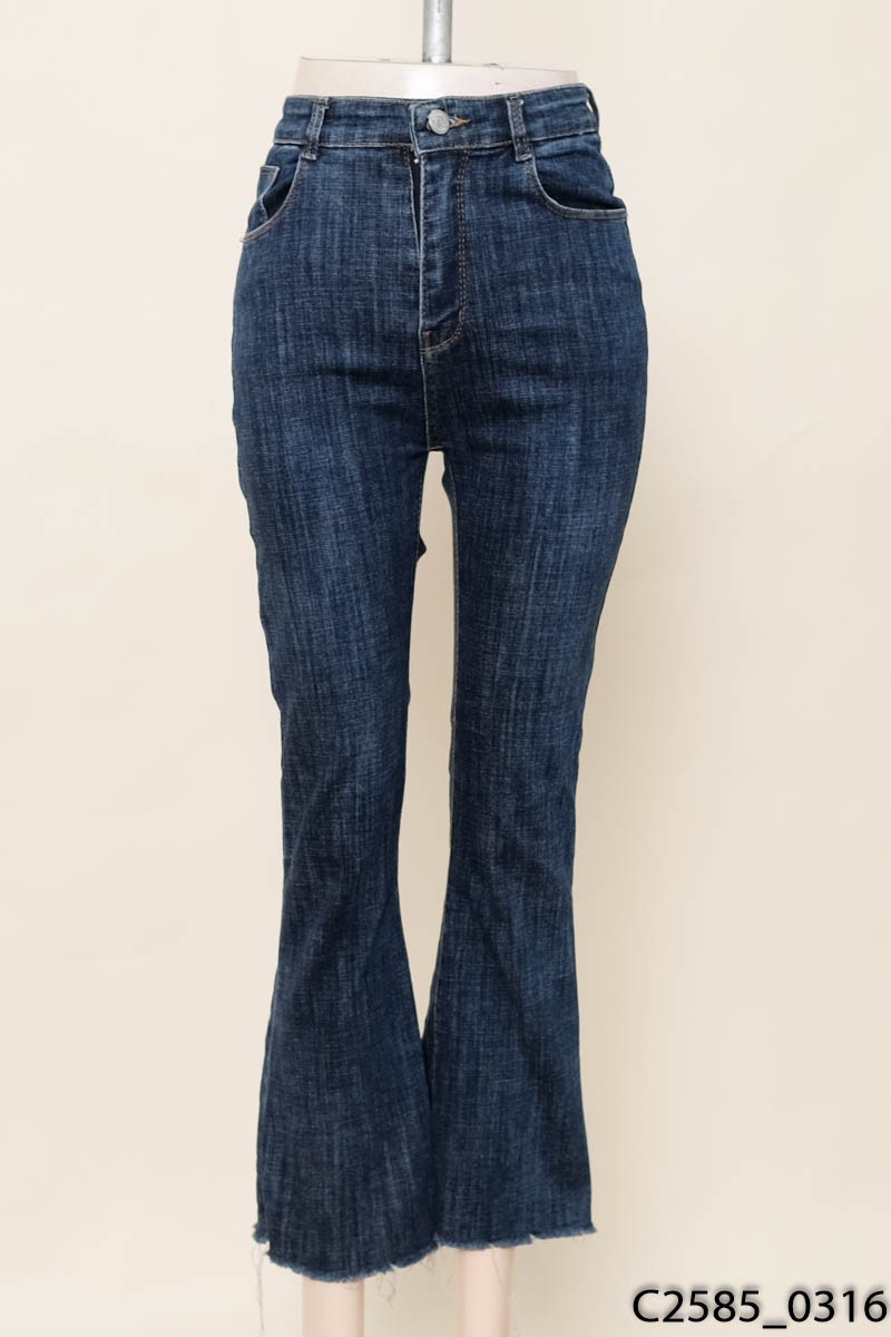 Quần jeans ống loe