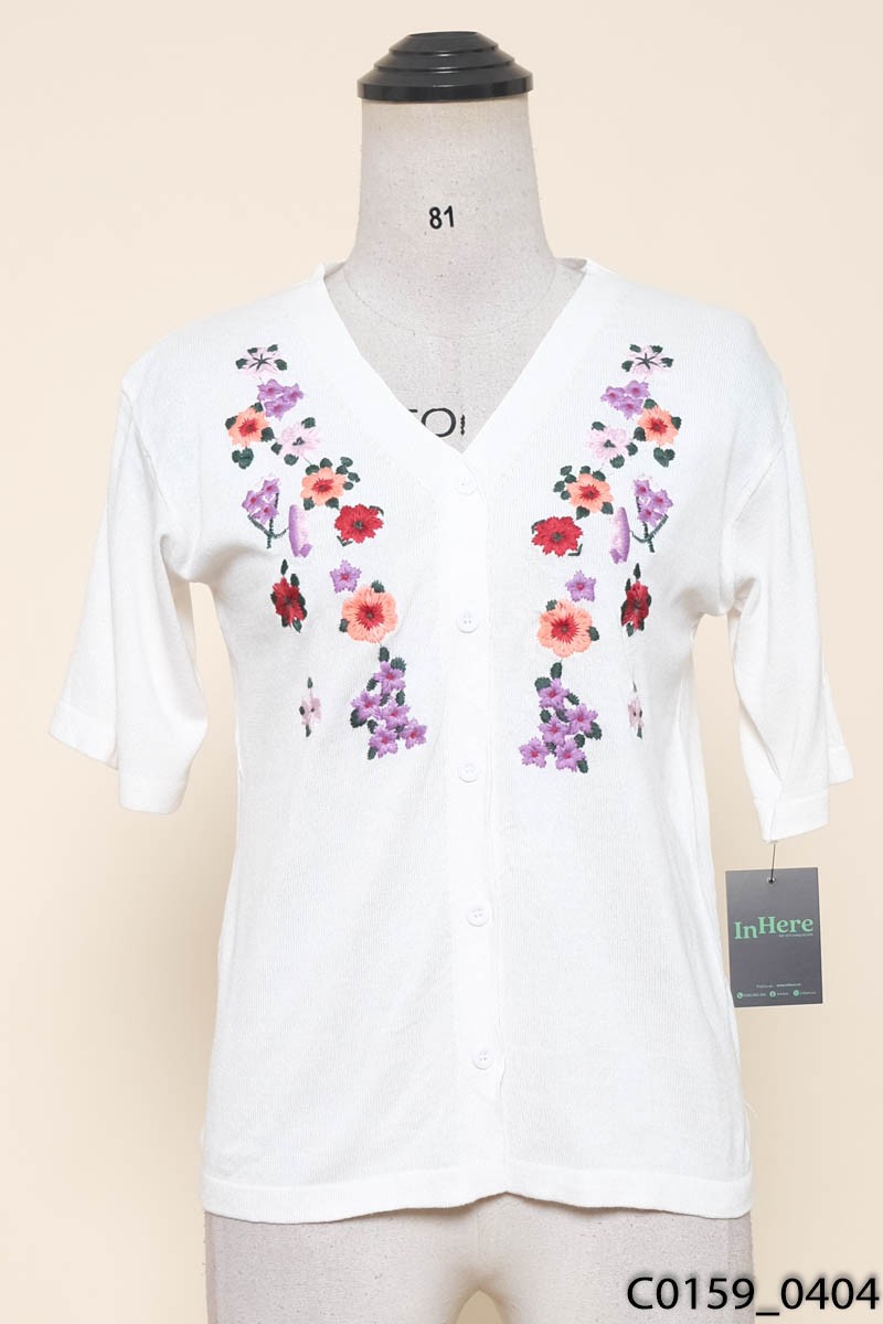 Áo trắng thêu hoa