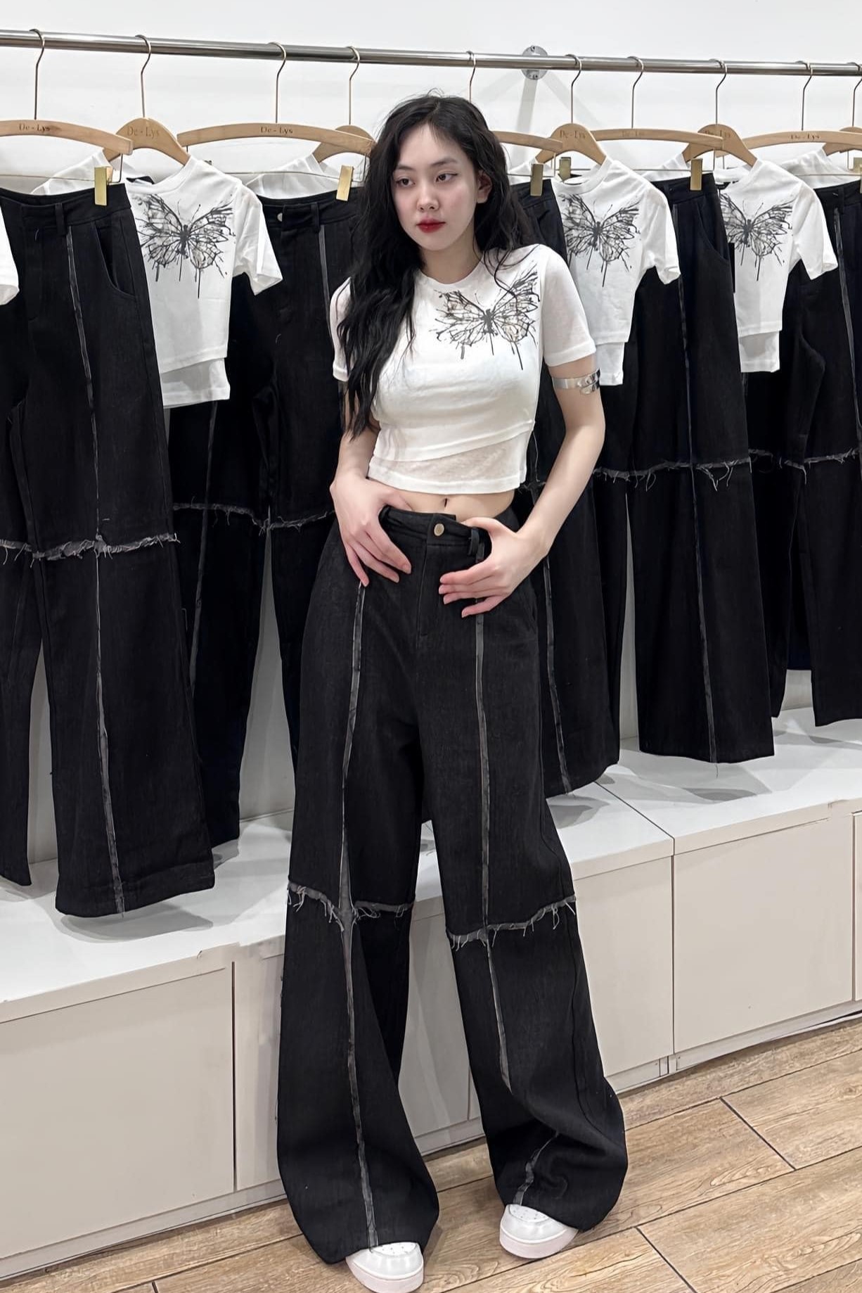 FLEUR DELYS- Quần jeans ghi xước chỉ New Tags