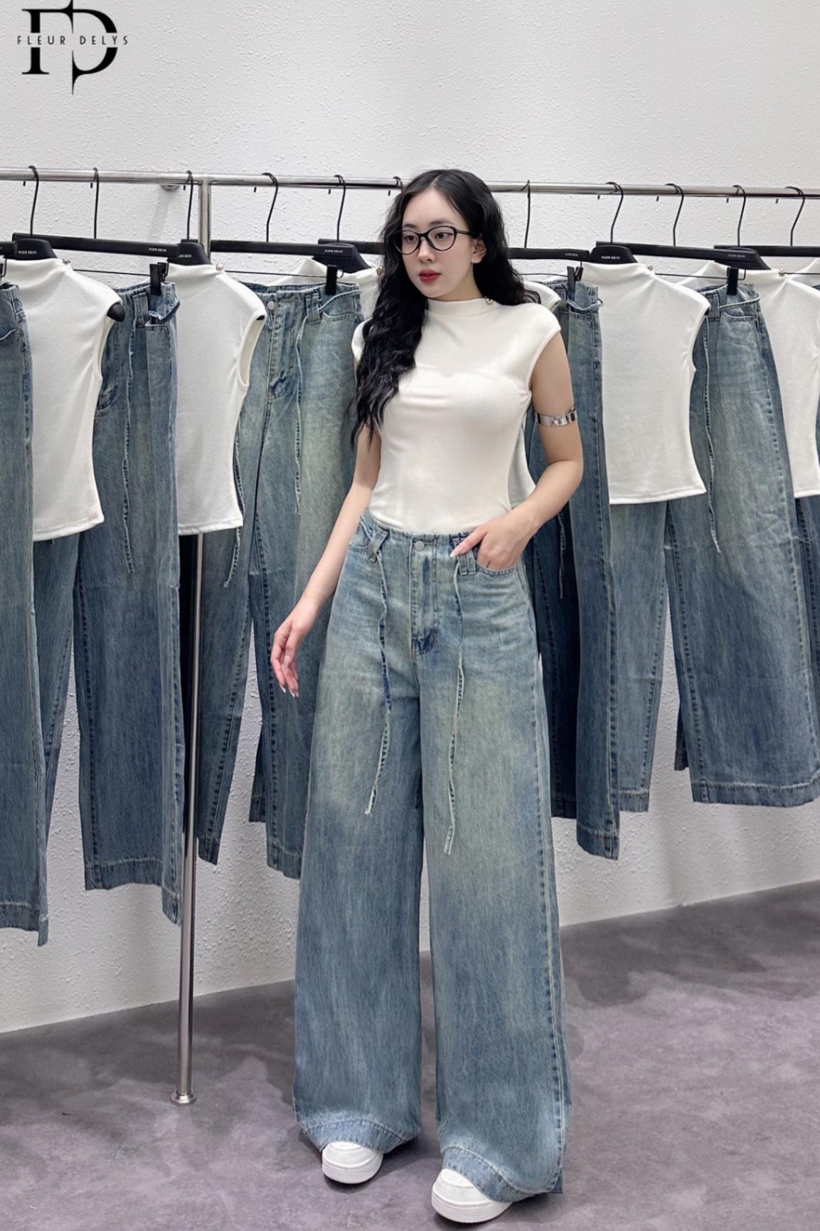 FLEUR DELYS- Quần jeans cạp trễ dây đai New Tags