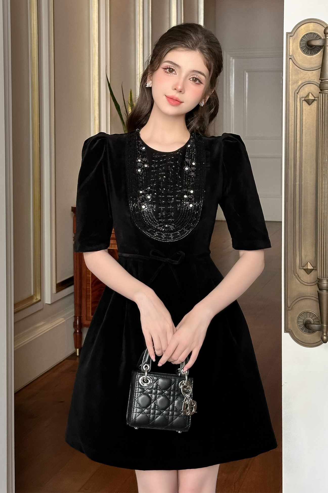 Đầm nhung đen đính cườm Twenty.five