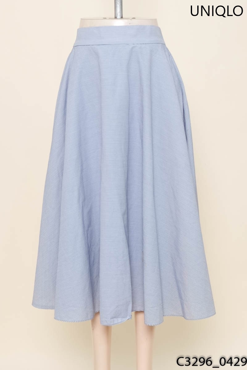 Chân váy kẻ xanh Uniqlo