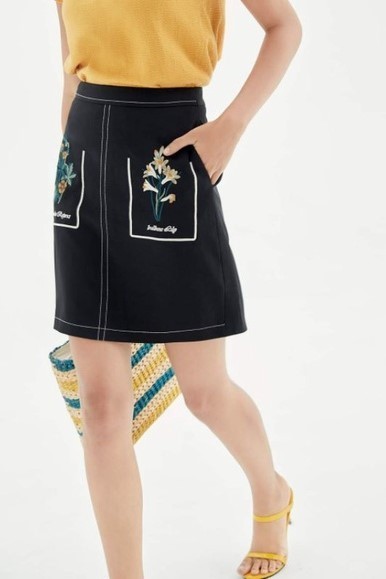 Chân váy thêu hoa Adore Dress