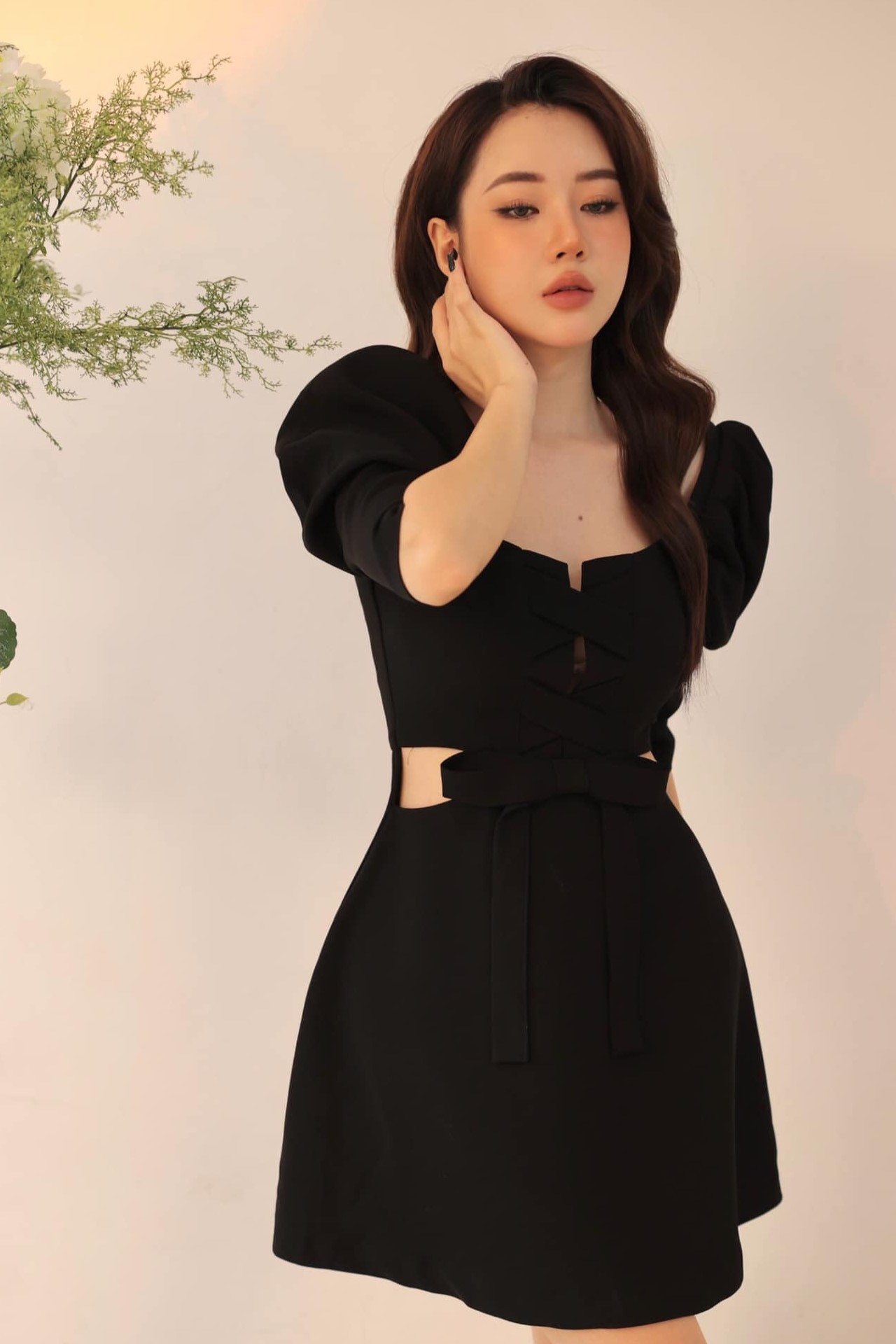 MIN BOUTIQUE- Đầm đen tay bồng