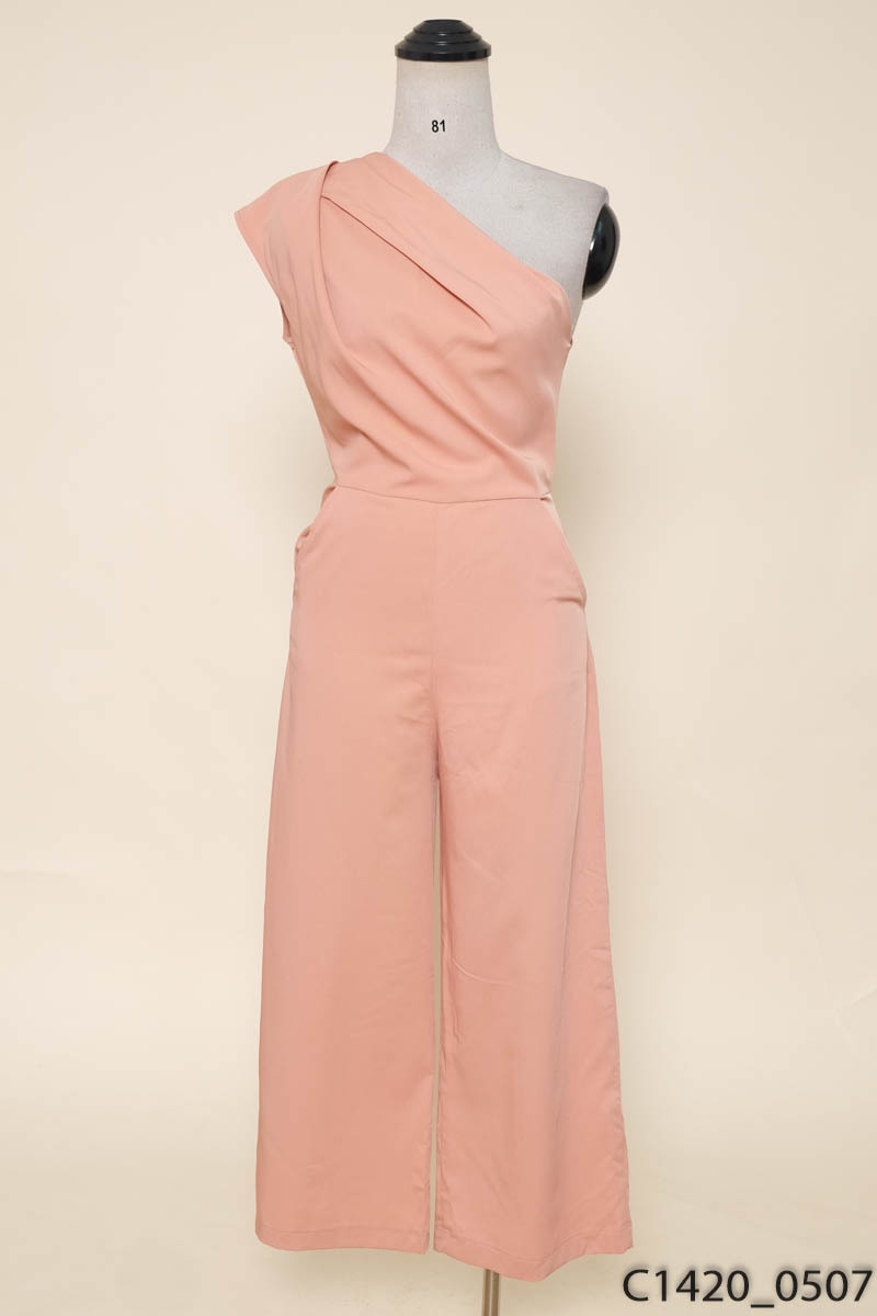 Jumpsuit hồng lệch vai C'Chat