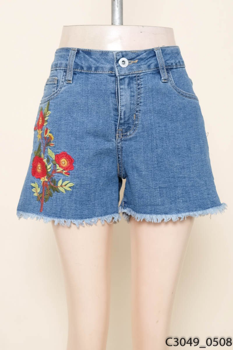 Quần shorts jeans xanh thêu hoa