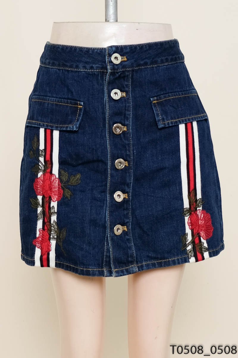 Chân váy jeans sọc hoa