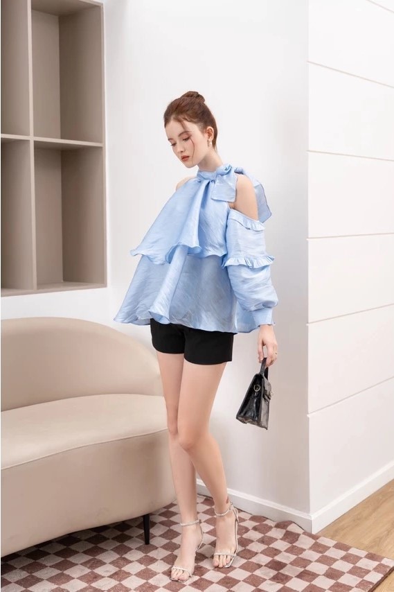 Áo xanh nơ cổ