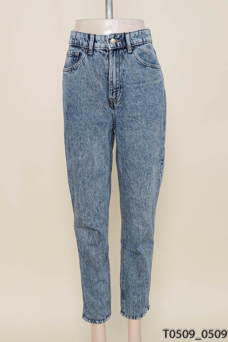 Quần jeans xanh nhạt