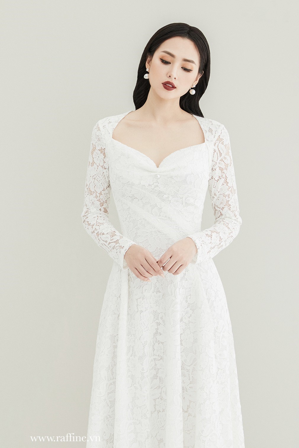 RAFFINE - Đầm ren be dài tay