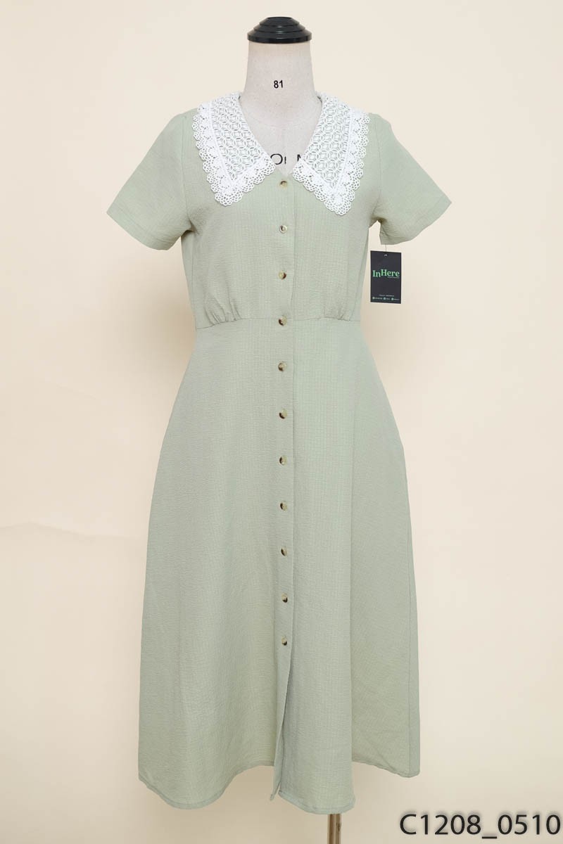 Đầm xanh viền ren trắng