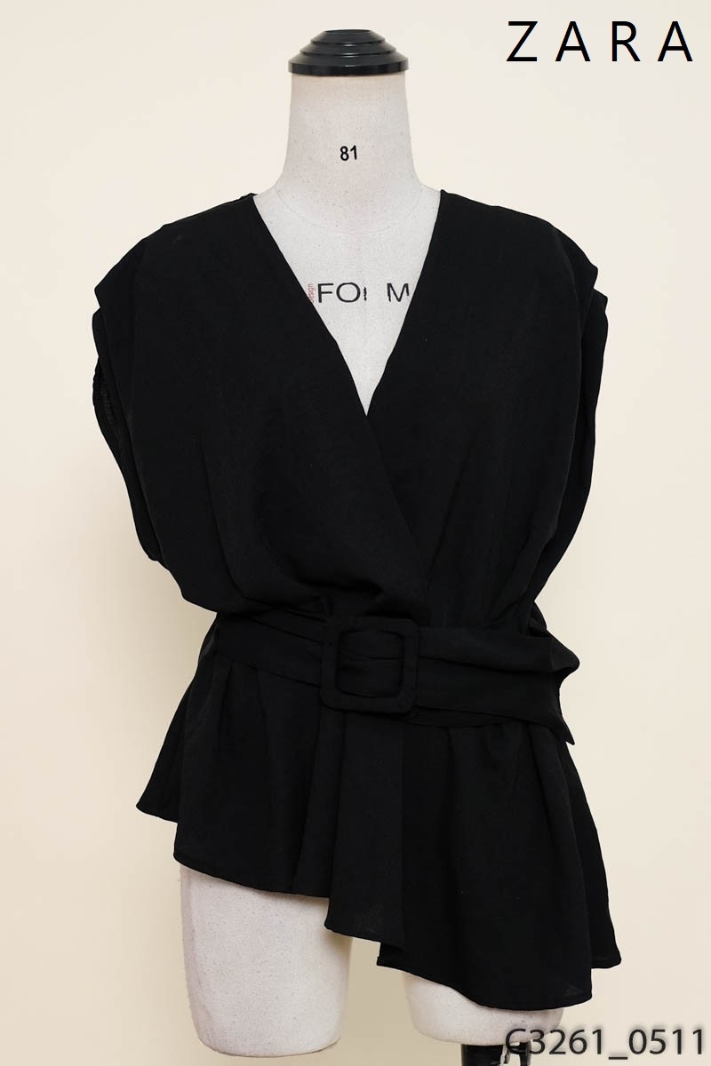 Áo đen khoét ngực Zara