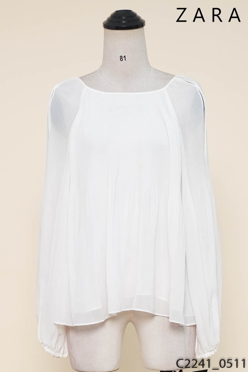 Áo trắng khoét vai Zara