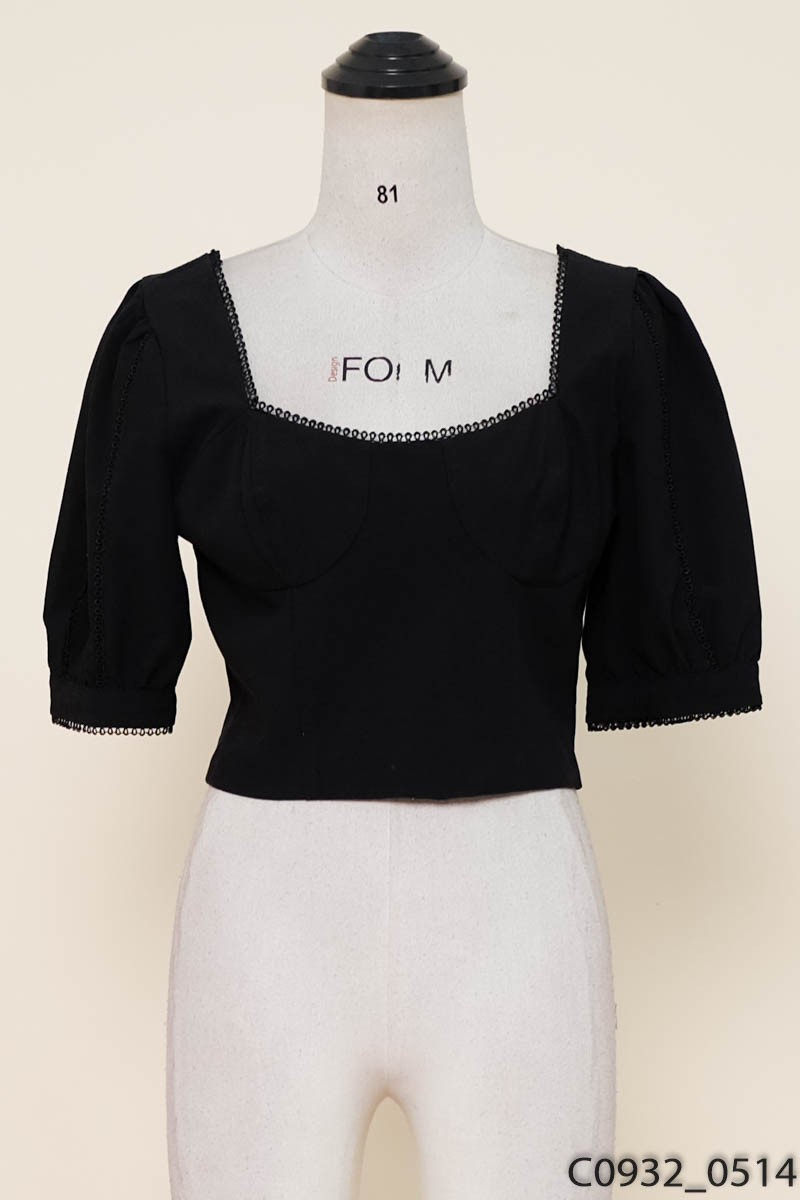 Áo đen cổ vuông 92 Wear