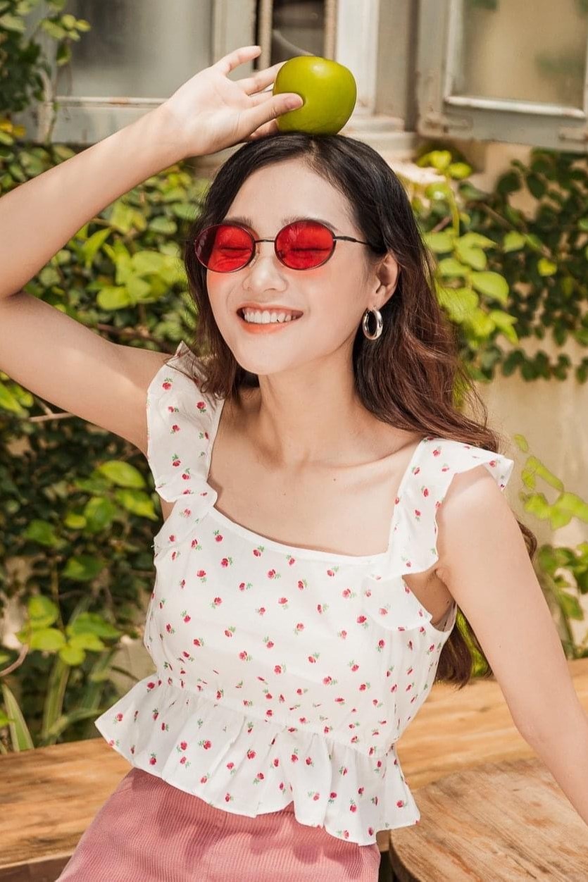 Áo 2 dây trắng hoa đỏ Ceci Cela